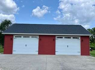 279 Fairview Blvd, Farwell, MI 48622