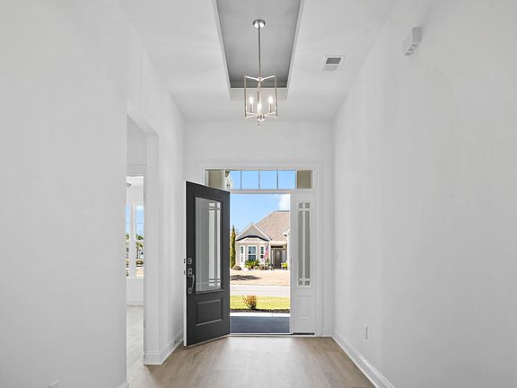 3rd image of 600 Barona Dr.