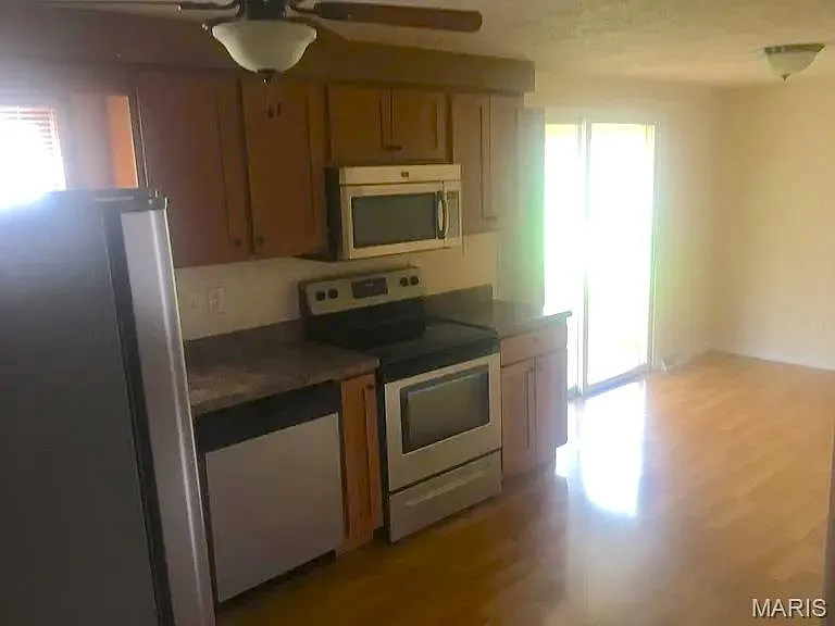 3 bed, 1.0 bath, 1188 sqft, $1,400 — Photo 4