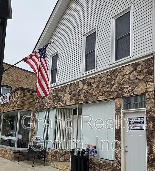 129 Cedar Ave #2R — Photo 1