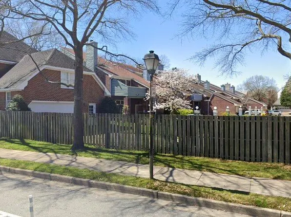 353 Pender Ct, Norfolk, VA 23517