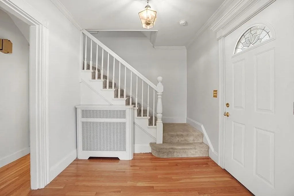 5 bed, 2875 sqft, $8,200 — Photo 2