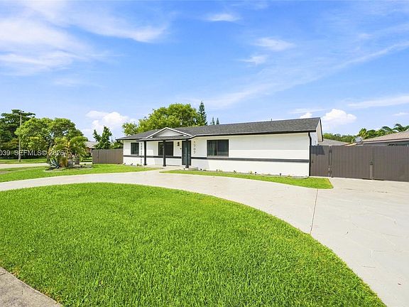 2nd image of 1707 S Curlew Ln