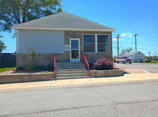 16 W Acton Ave, Wood River, IL 62095