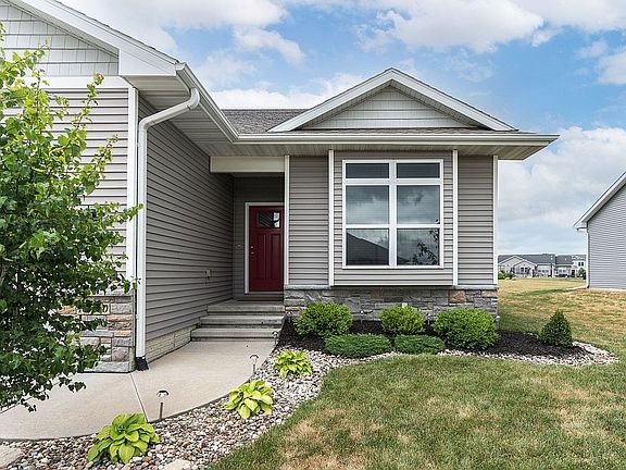 2nd image of 1870 Stone Creek Cir