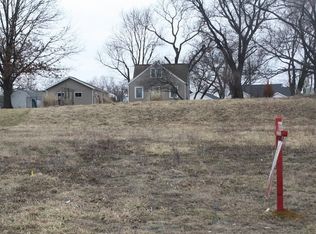 2601 Navajo Ave SW, Cedar Rapids, IA 52404