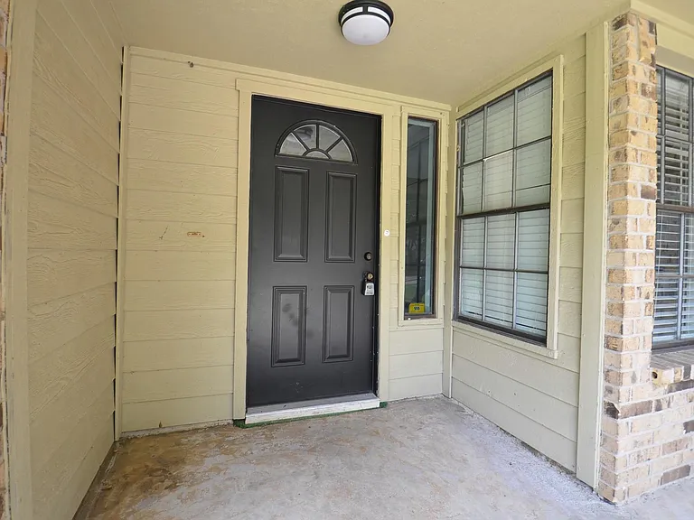 22018 Grand Forks Dr — Photo 3