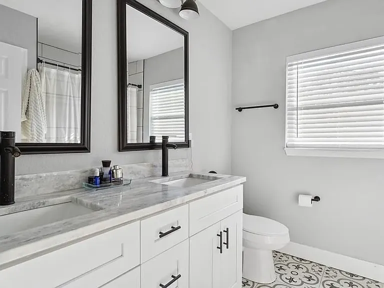 715 W Harlan St — Photo 43
