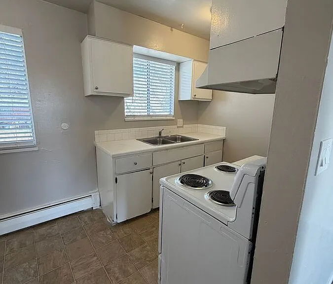 Keri Lyn Apartments — Photo 34