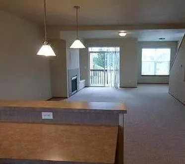 2 bed, 2.5 bath, 1925 sqft, $1,999 — Photo 3