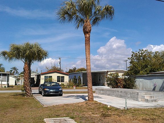 2nd image of 912 50th Avenue Dr W
