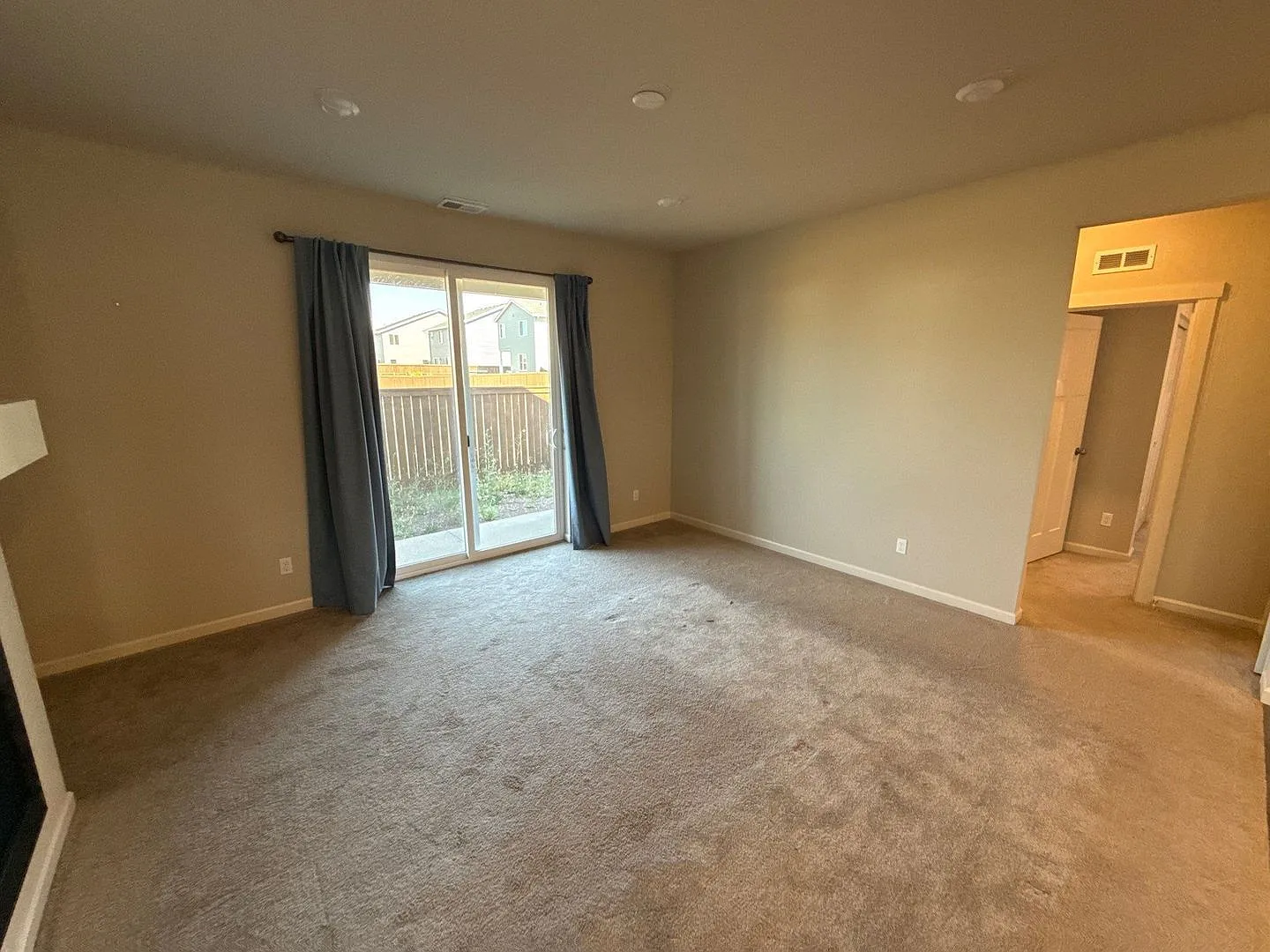 3 bed, 2.0 bath, 1495 sqft, $2,345 — Photo 2