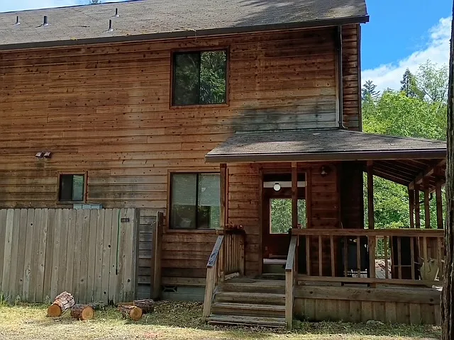 2 bed, 1.5 bath, 1110 sqft, $1,295 — Photo 3