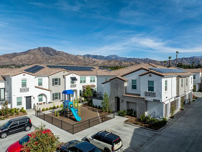 San Carlo Townhomes — Photo 18