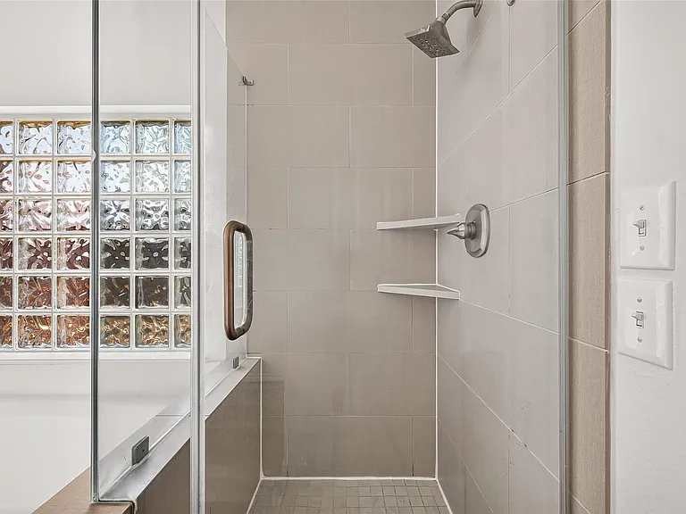 6807 Lauderwick Ct — Photo 38