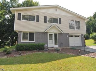 8 Eugene Pl, Hopatcong, NJ 07843