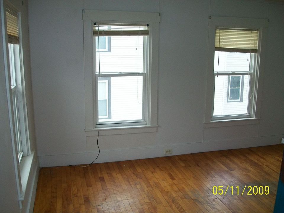 2nd image of 16 Winthrop Ct #2
