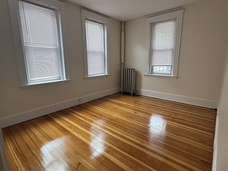 15 Barrows St #3 — Photo 2