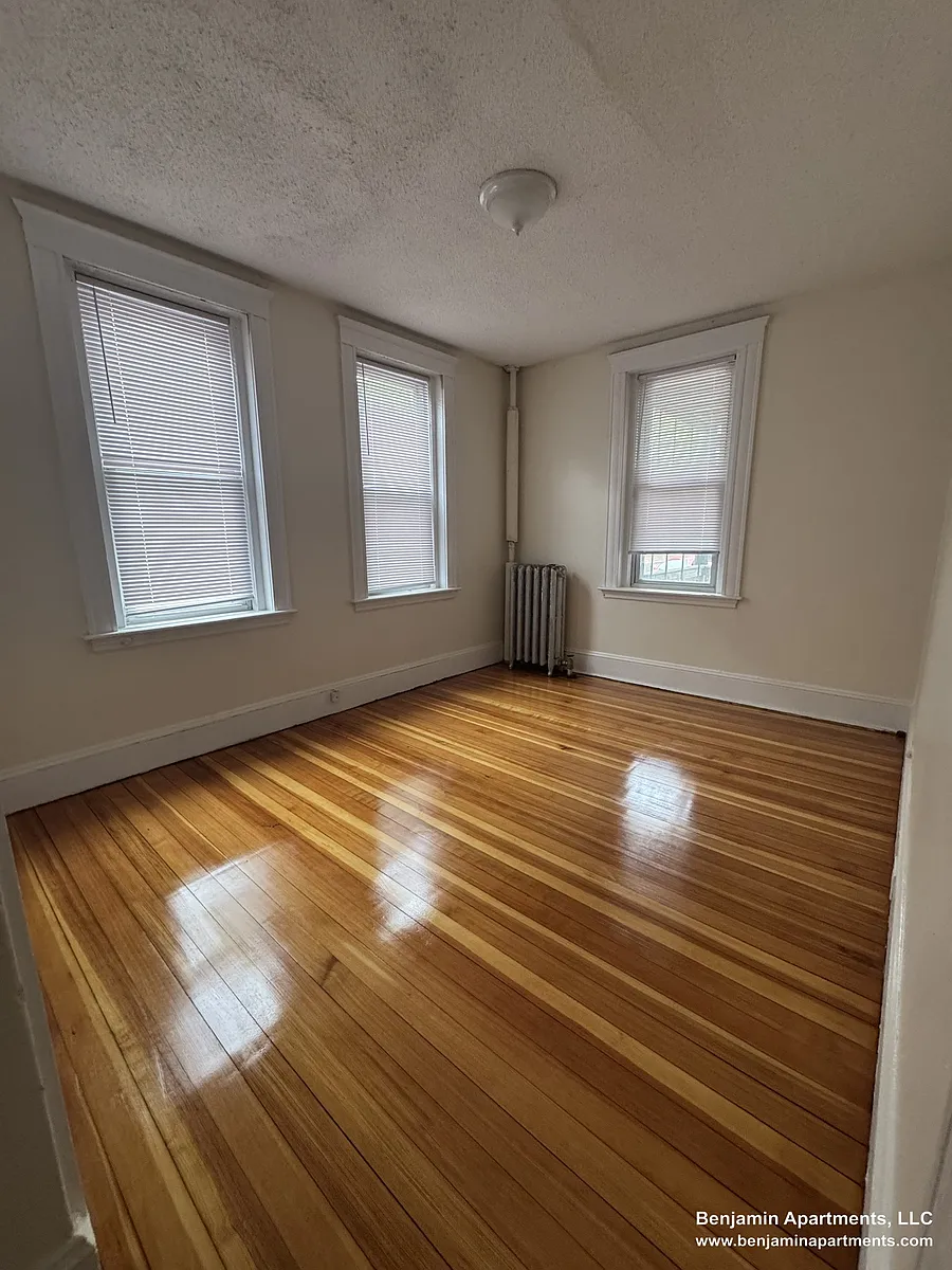 Photo 2 of 11 - 15 Barrows St #3 - Boston, MA Building Photo - 15 Barrows St #3