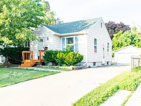 2119 Merle Hay Rd, Des Moines, IA 50310