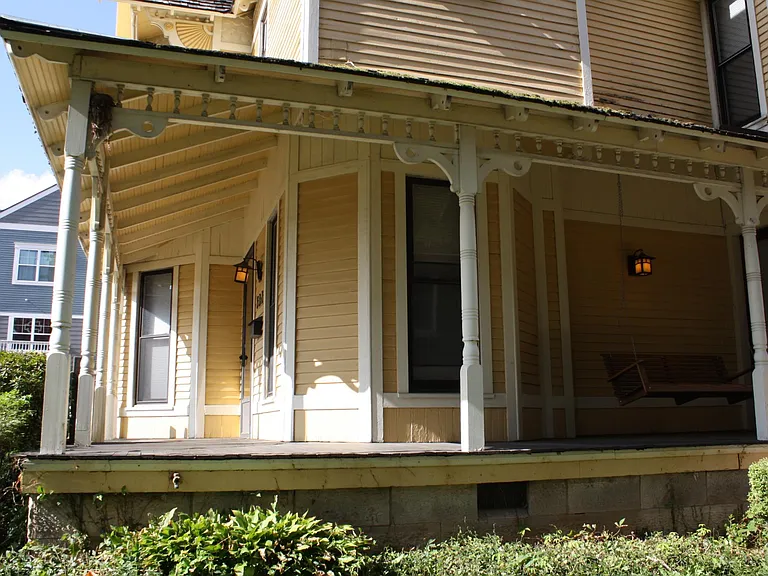 532 N Walnut St — Photo 16