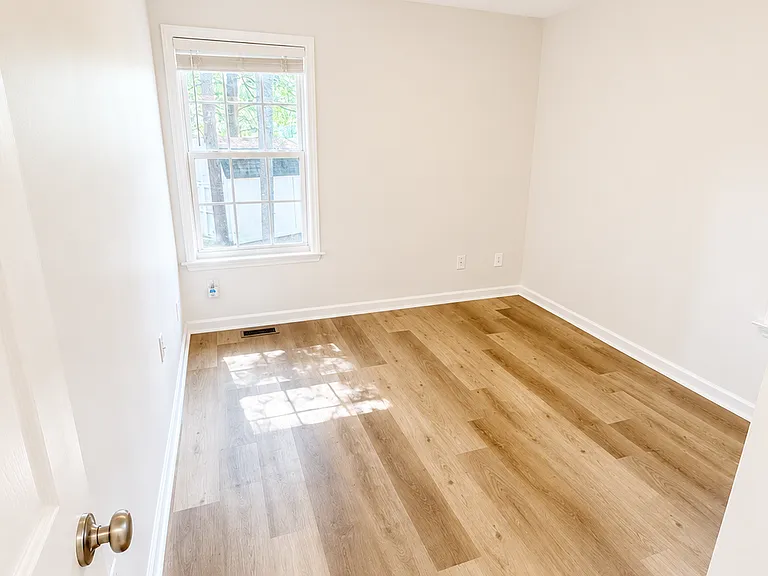 225 Harvester Dr — Photo 16