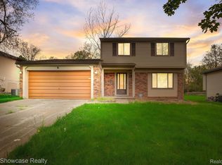 1365 Rue Deauville Blvd, Ypsilanti, MI 48198