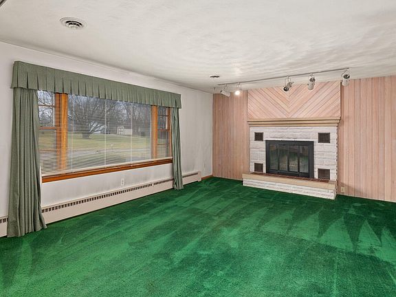 4th image of 388 Helen Ave