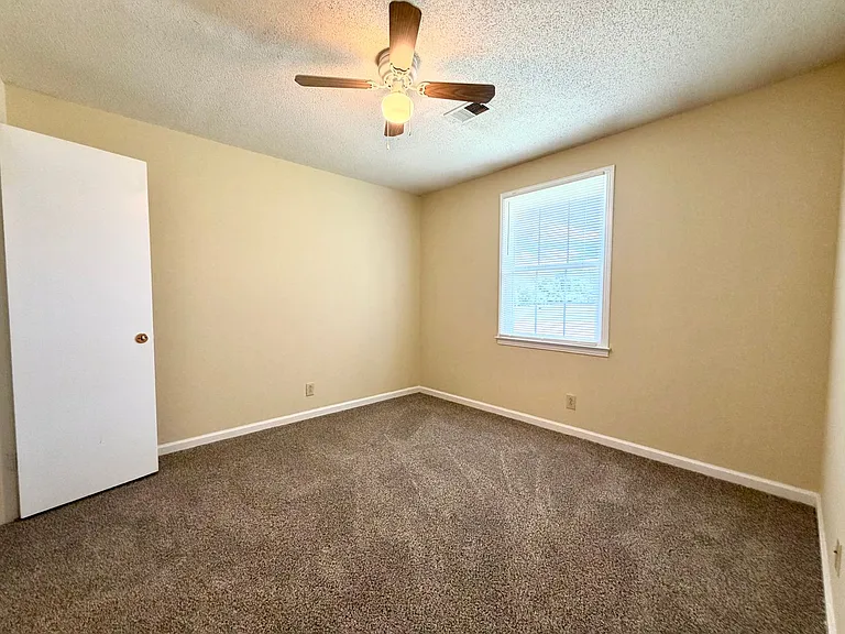 Bancroft Circle Apartments — Photo 7