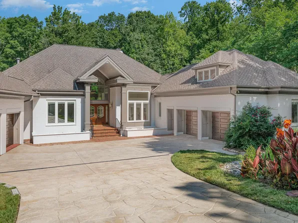11140 Governors Dr, Chapel Hill, NC 27517