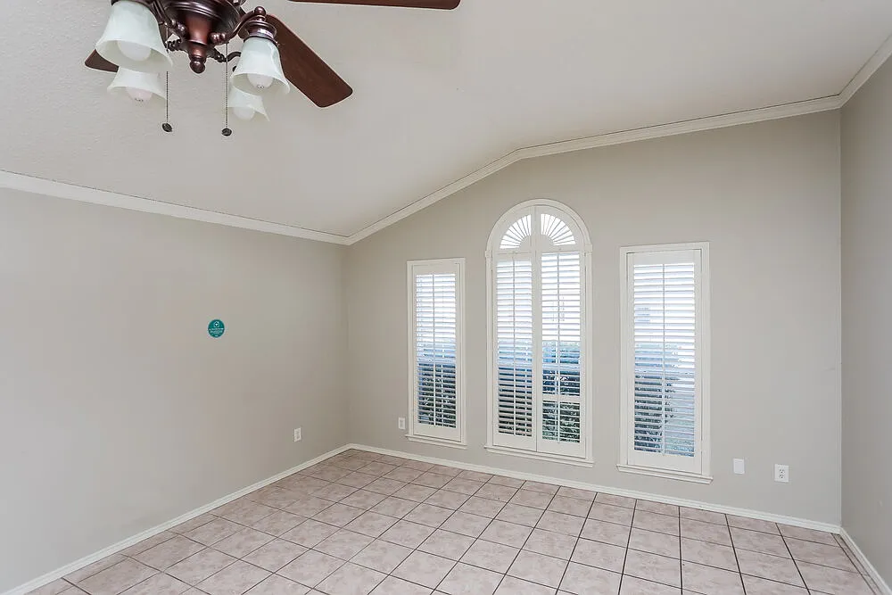 3 bed, 2.0 bath, 1575 sqft, $2,265 — Photo 4