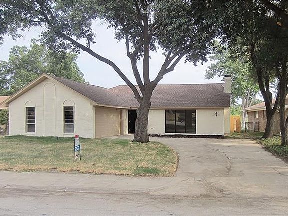 2nd image of 1614 Cecil Dr