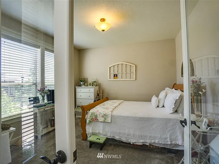 5317 NW Goodwin Loop — Photo 3
