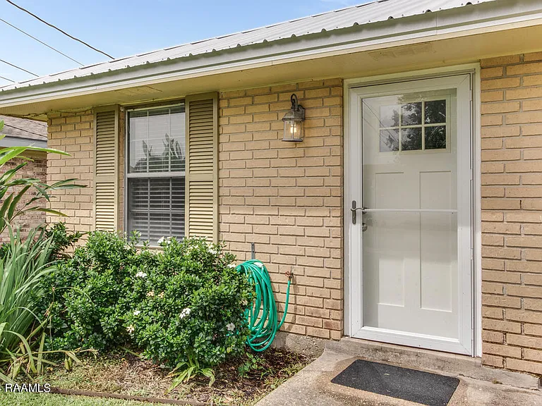 303 Gerald Dr — Photo 3