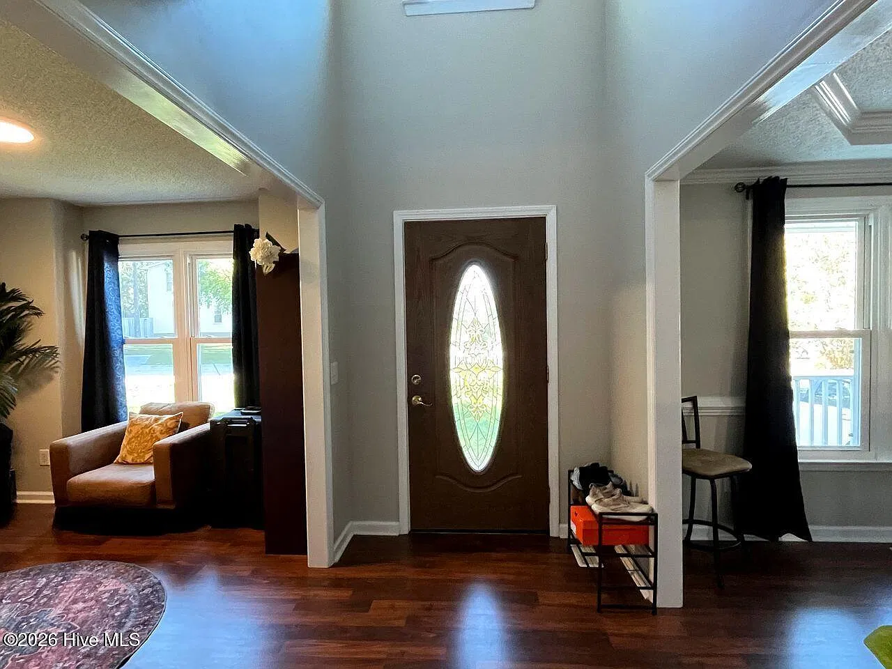 3 bed, 2.5 bath, 2201 sqft, $2,000 — Photo 2