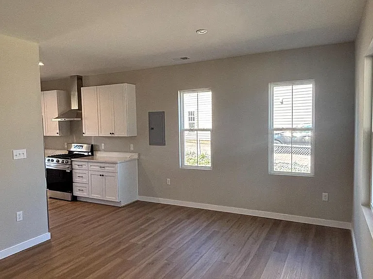129 Evans St — Photo 7