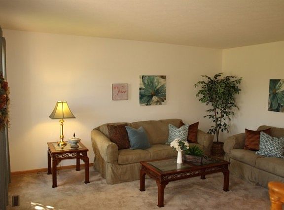 5th image of 1209 Brooke Hill Close