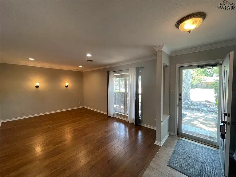 3504 Cranbrook Ln — Photo 5