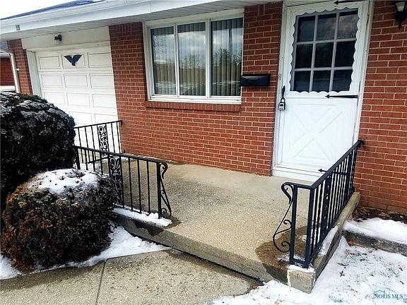 3rd image of 604 Coeli Dr