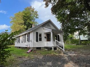 21 Franklin St, Lee, MA 01238