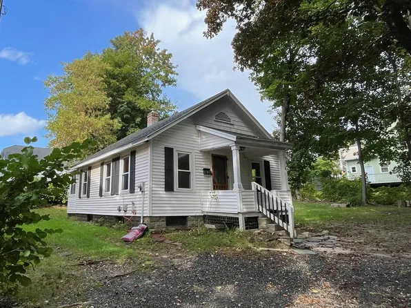 21 Franklin St, Lee, MA 01238