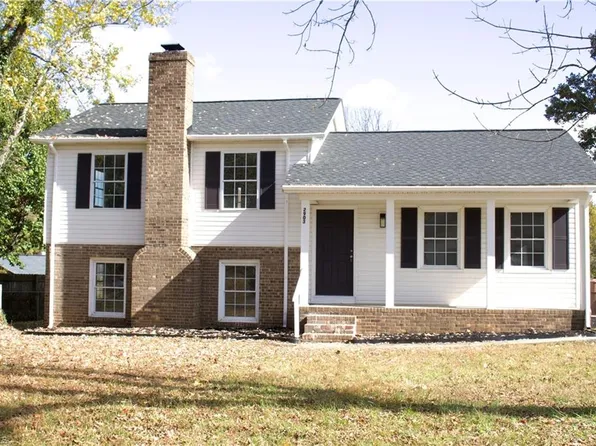 2903 Woodhill Ln, Greensboro, NC 27406