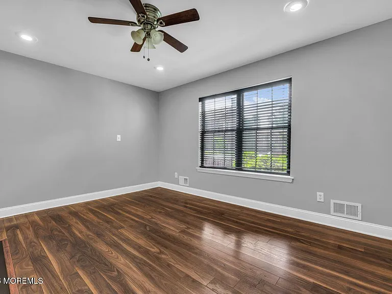 803 Wellington Pl — Photo 3