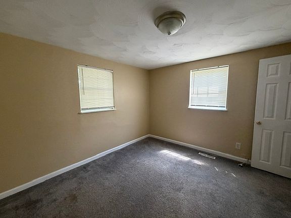 4th image of 2238R Chestnut St