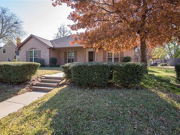 3rd image of 517 W Verde Woods