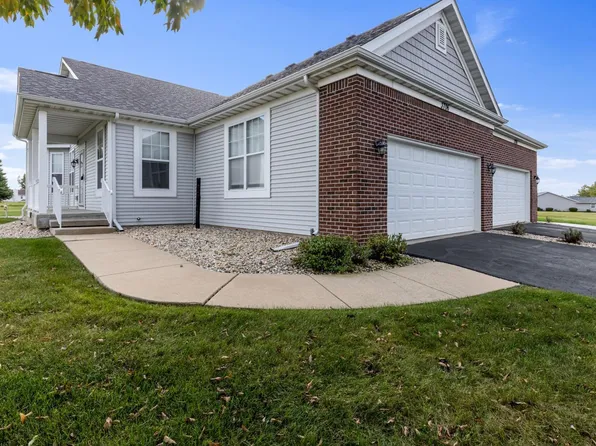 3706 Westlake Village Dr, Winnebago, IL 61088