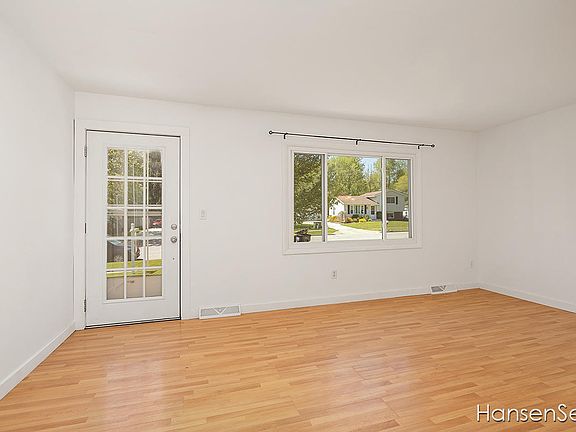 5th image of 250 Helen Dr