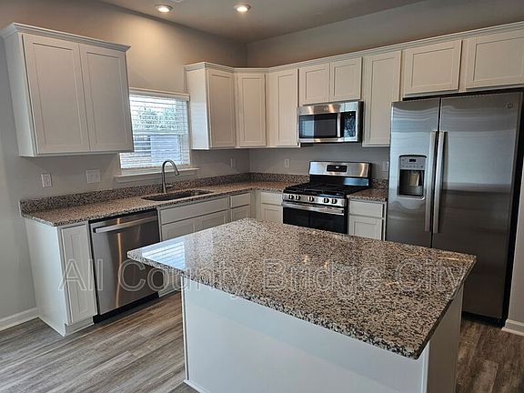 4th image of 142 Randwick Ln