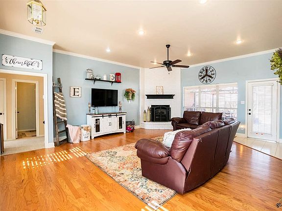 5th image of 122 Diane Ln