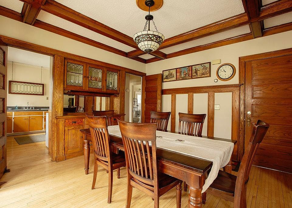Dinning room with built-in buffet
